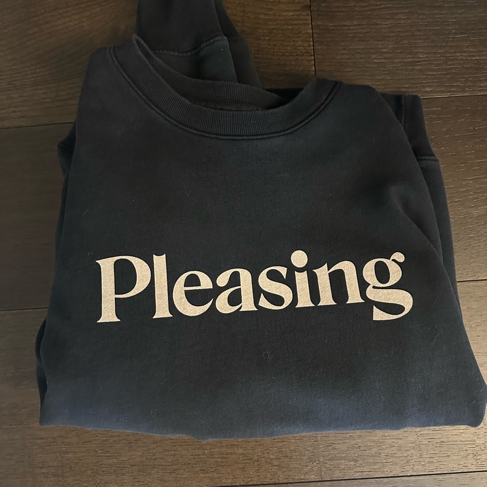 Black Pleasing Sweatshirt
